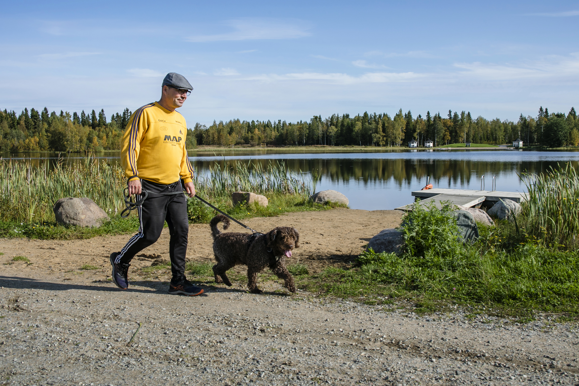 Juha Mäcklin and his dog Hugo.